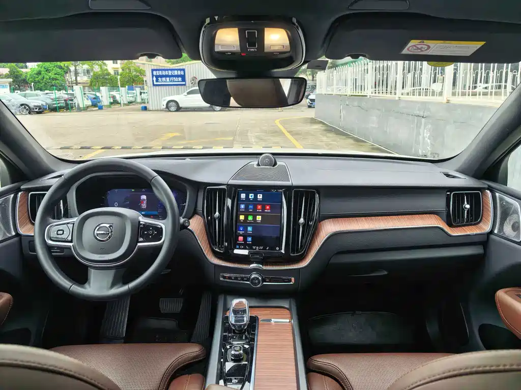 Volvo XC60 PHEV — миниатюра 14