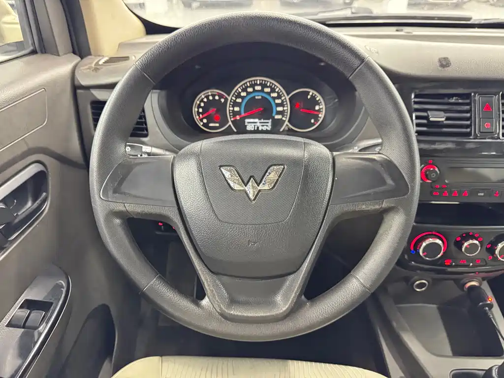 Wuling Rongguang V — миниатюра 13
