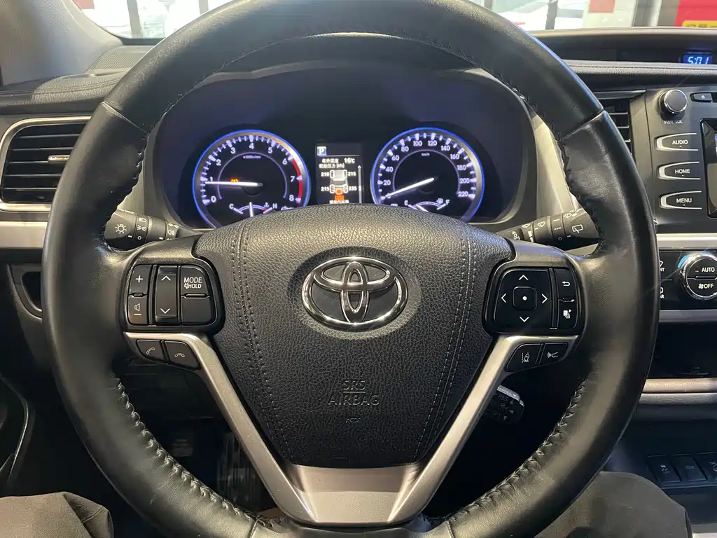TOYOTA HIGHLANDER