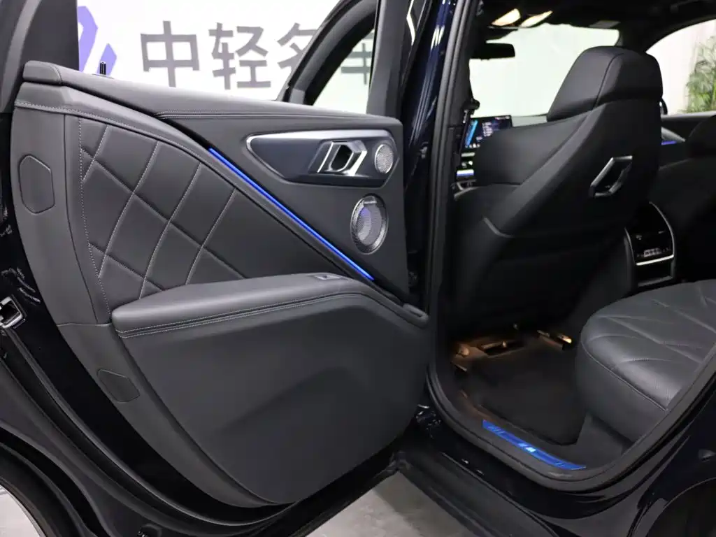 BMW XM — миниатюра 25
