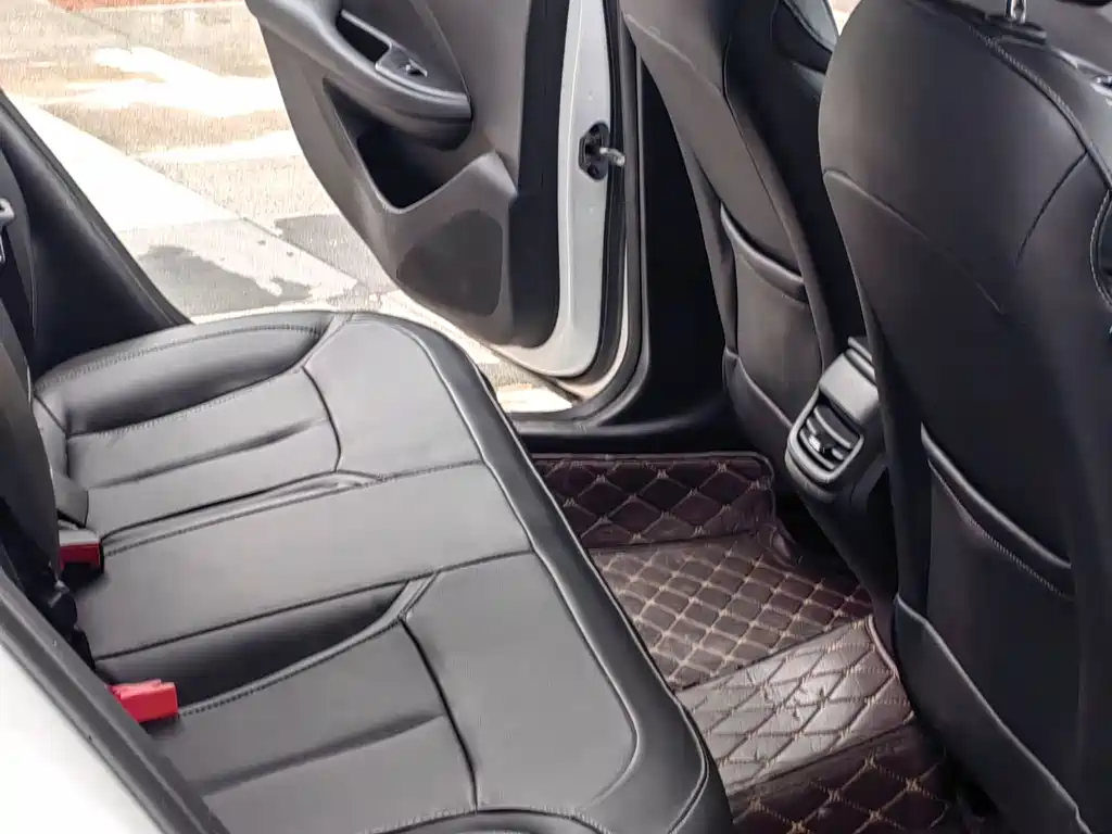 Buick Excelle — миниатюра 10