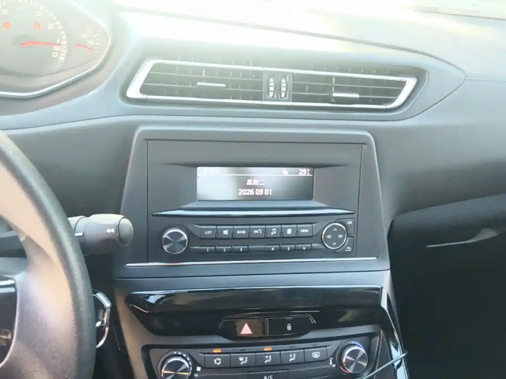 Peugeot 308 — миниатюра 13