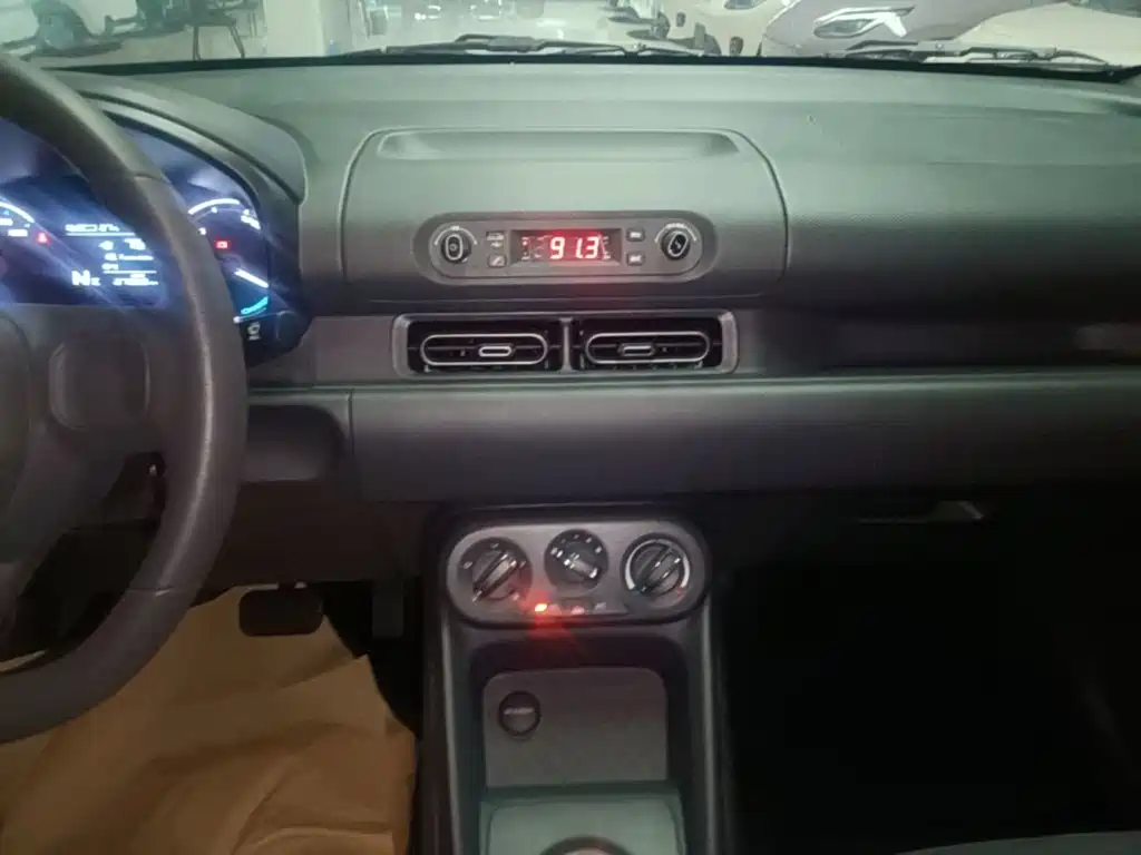 Wuling Hongguang EV — миниатюра 13