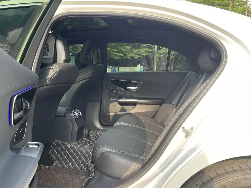 Mercedes-Benz C-Class — миниатюра 10