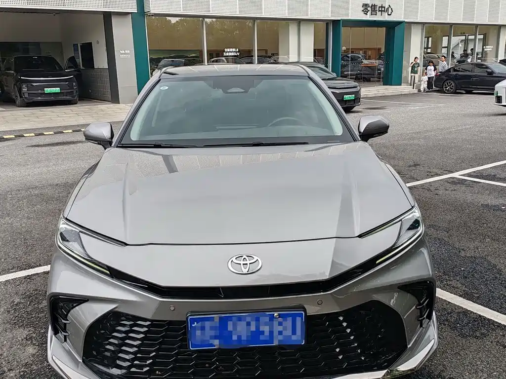 Toyota Camry — миниатюра 2
