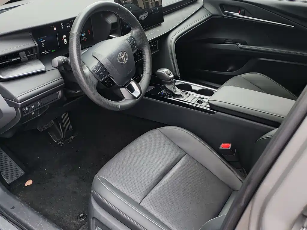 Toyota Camry — миниатюра 8