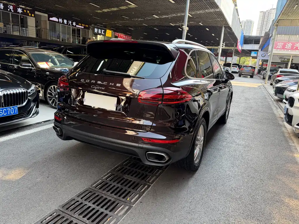 Porsche Cayenne — миниатюра 6