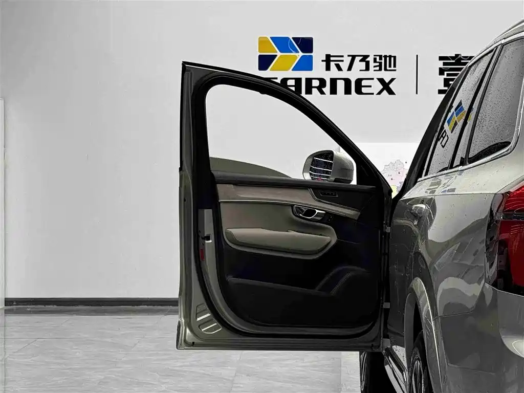 Volvo XC90 2025 B6 Luxury 6 мест