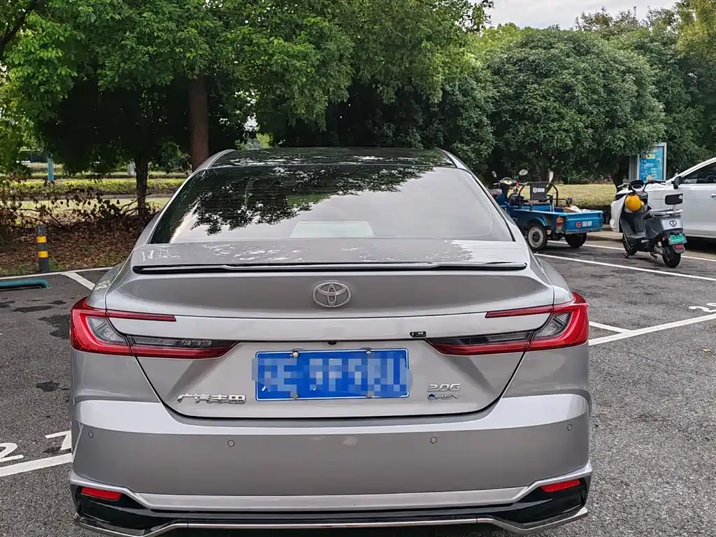 Toyota Camry — миниатюра 5