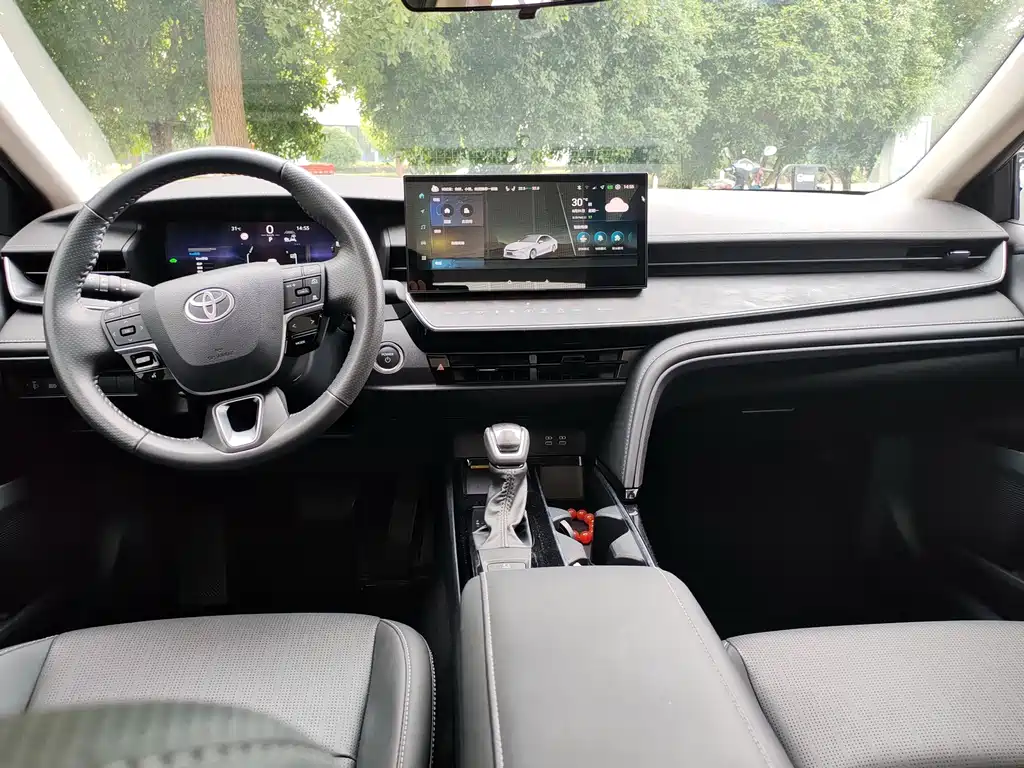 Toyota Camry — миниатюра 10