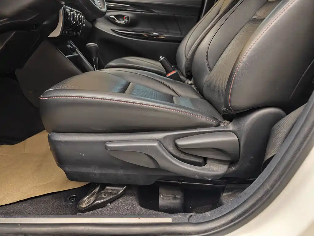 Toyota Yaris L — миниатюра 10