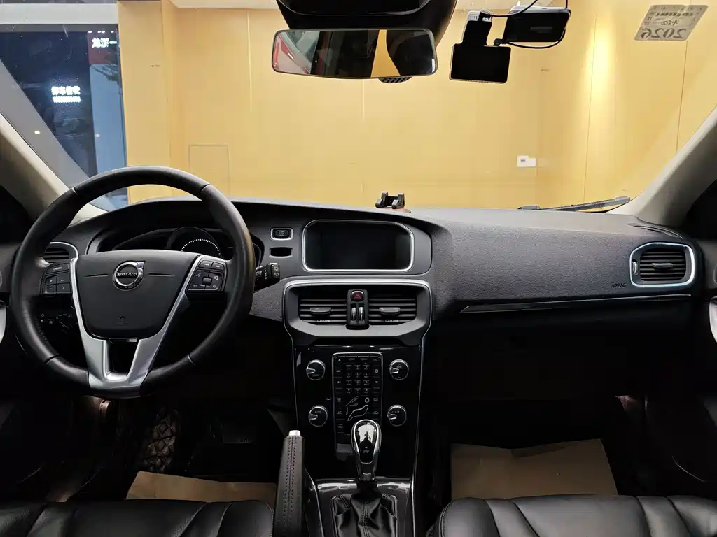 Volvo V40 — миниатюра 19