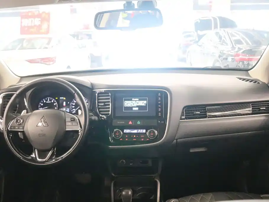 Mitsubishi Outlander — миниатюра 5