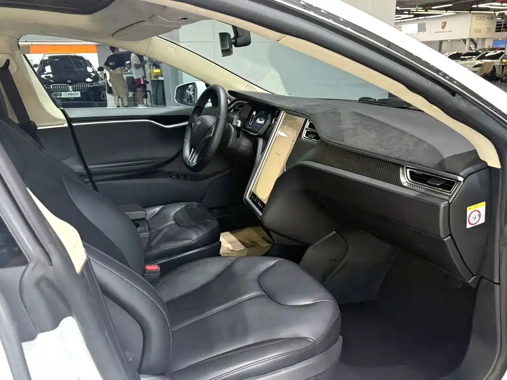 Tesla Model S — миниатюра 5