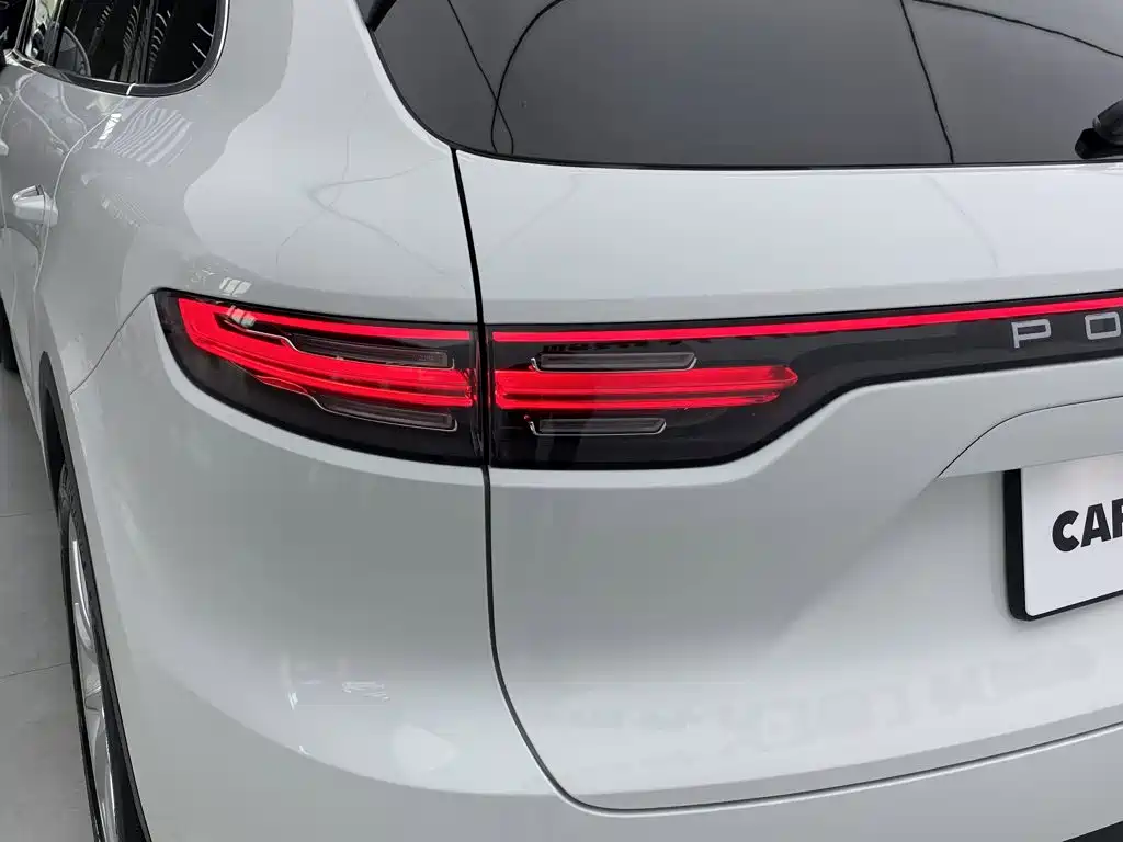 Porsche Cayenne — миниатюра 7