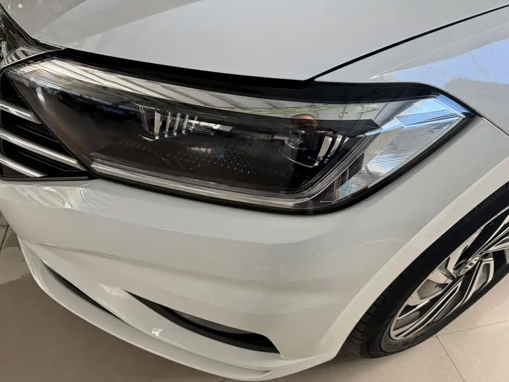 Volkswagen Sagitar — миниатюра 4