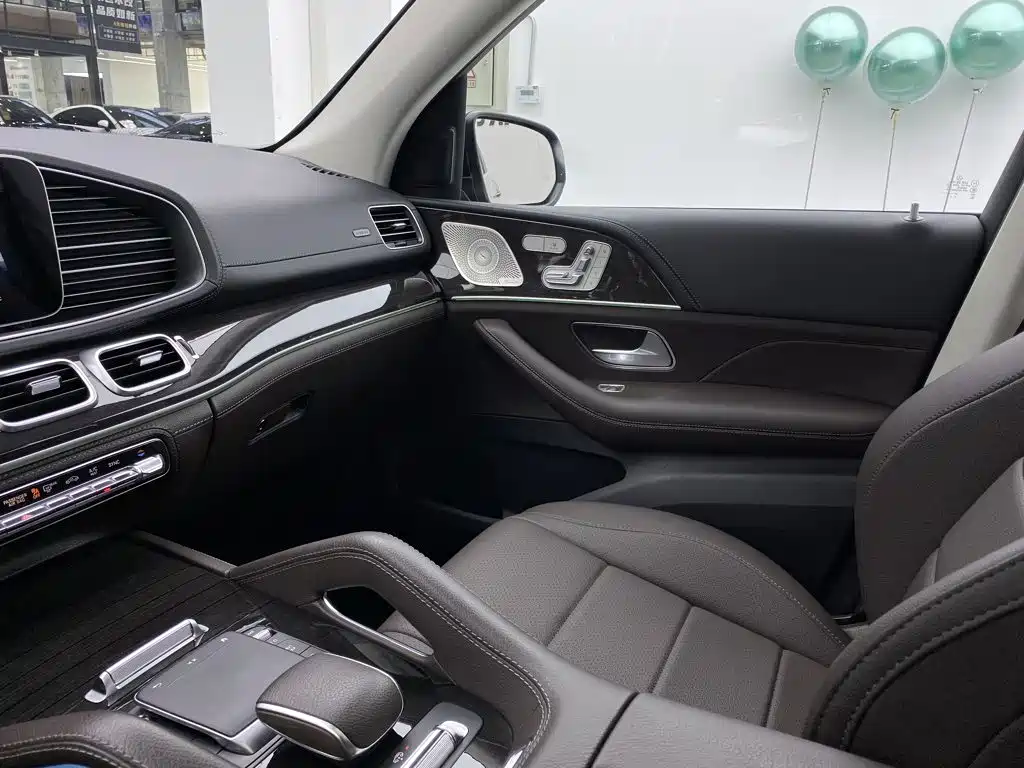 Mercedes-Benz GLS — миниатюра 30