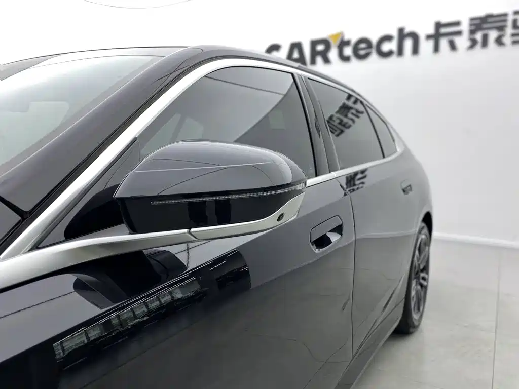 BMW 5 Series — миниатюра 13