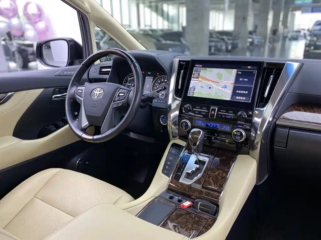 Toyota Alphard — миниатюра 39