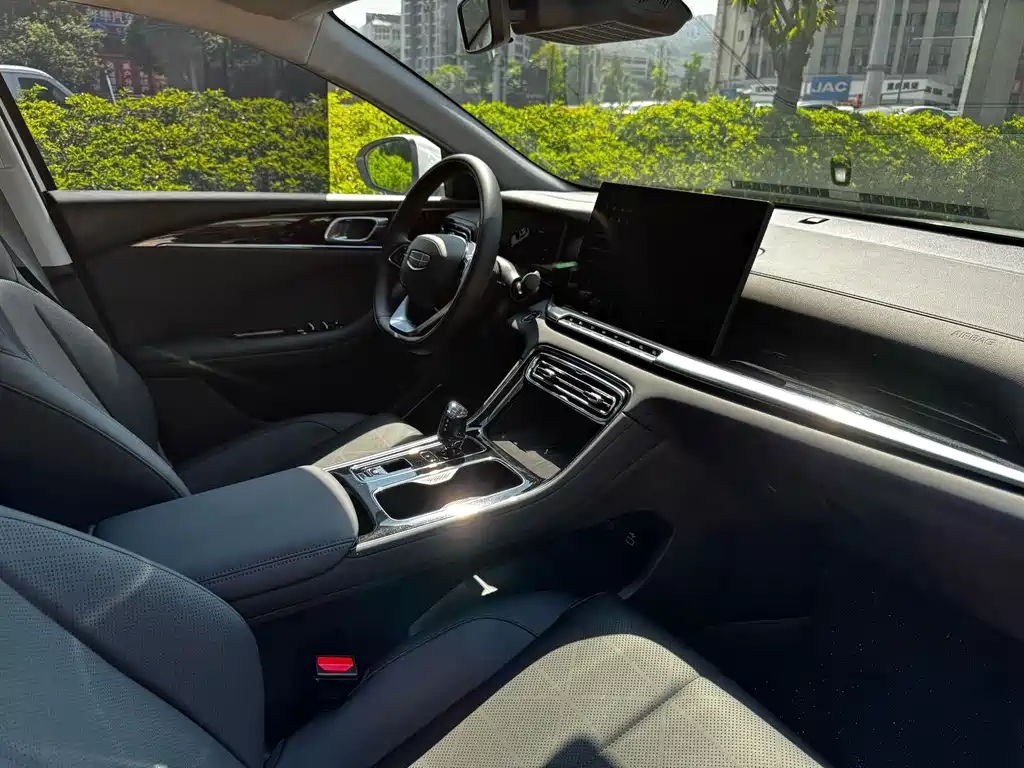Geely Emgrand — миниатюра 11