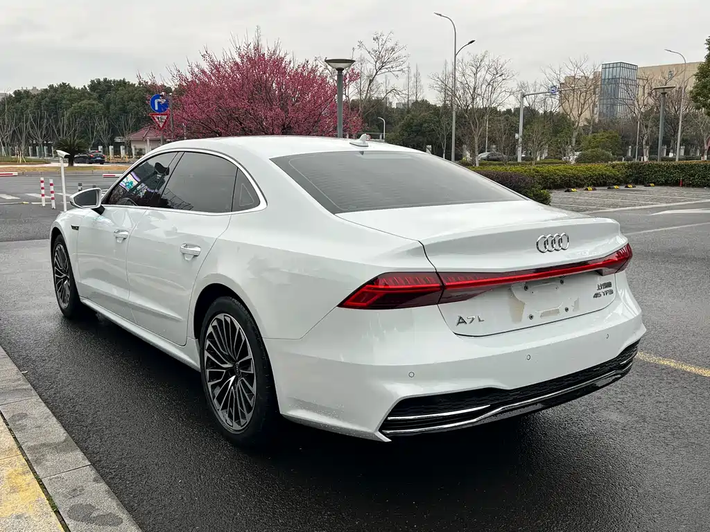 AUDI A7L