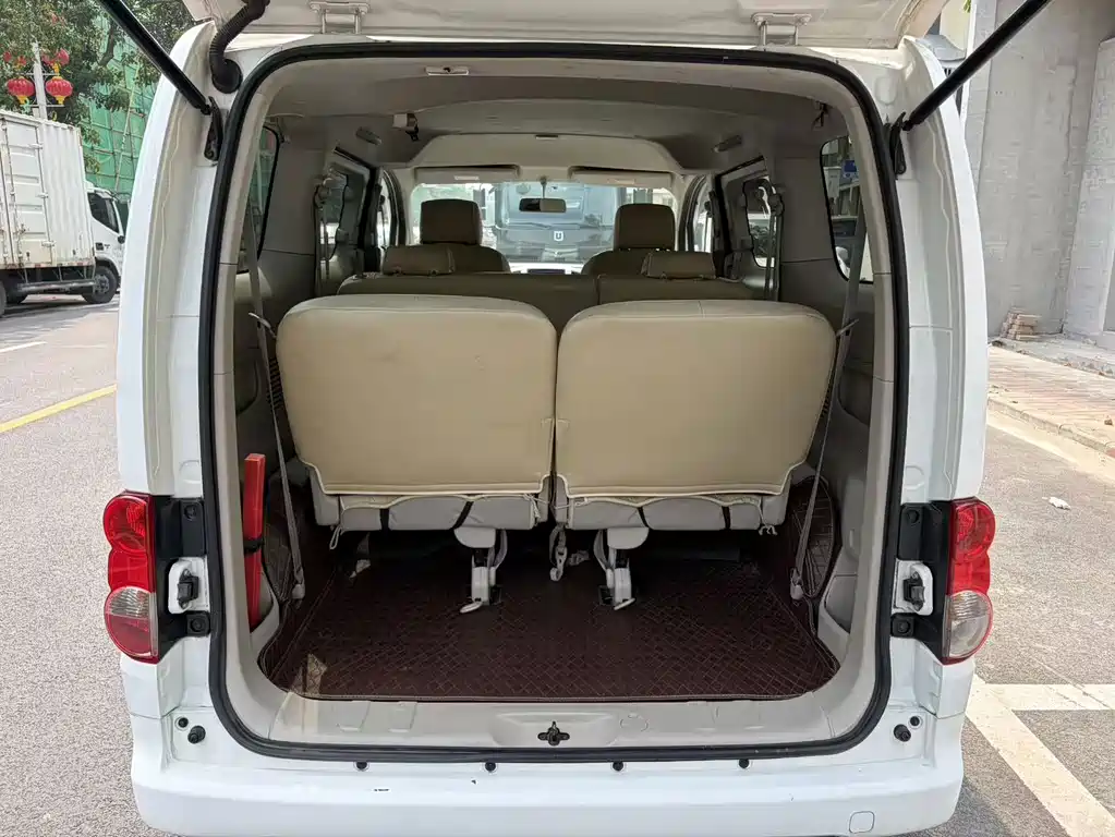 Nissan NV200 — миниатюра 9
