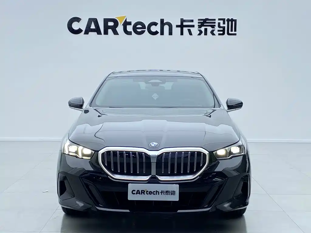 BMW 5 Series — миниатюра 2