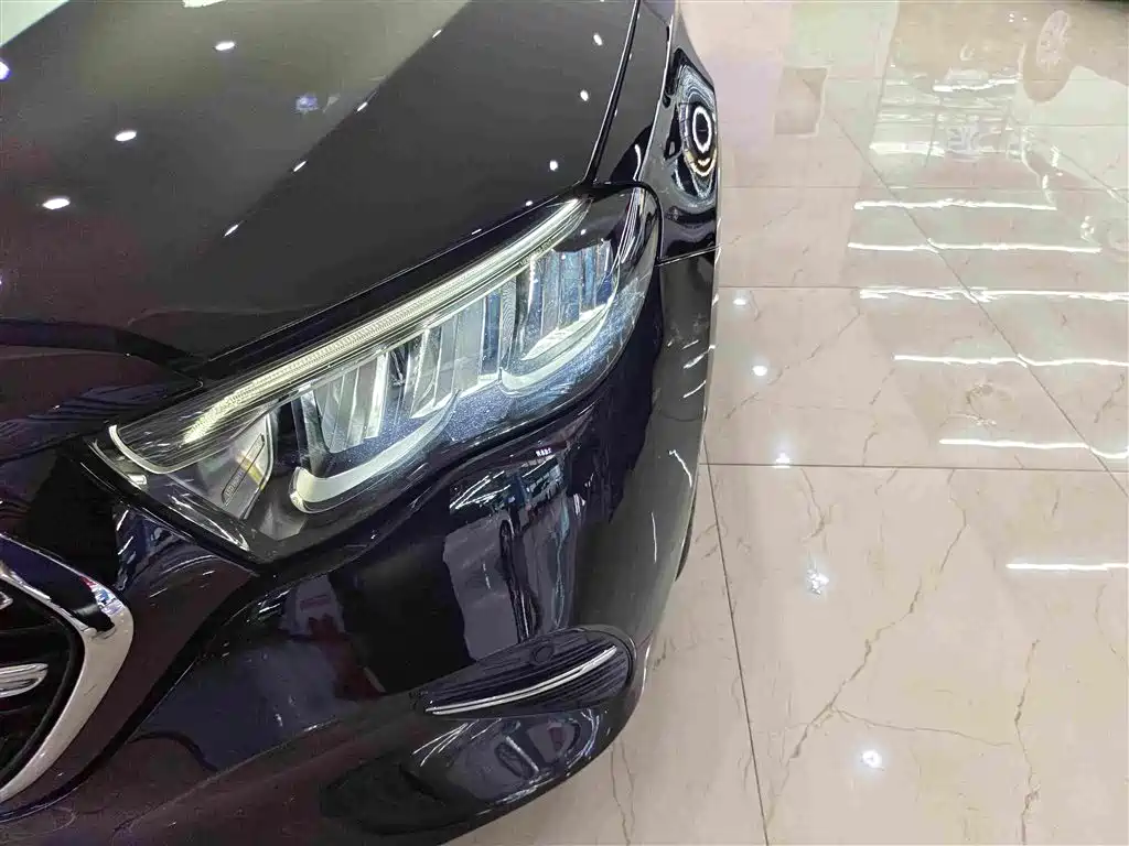 Mercedes-Benz E-Class — миниатюра 11