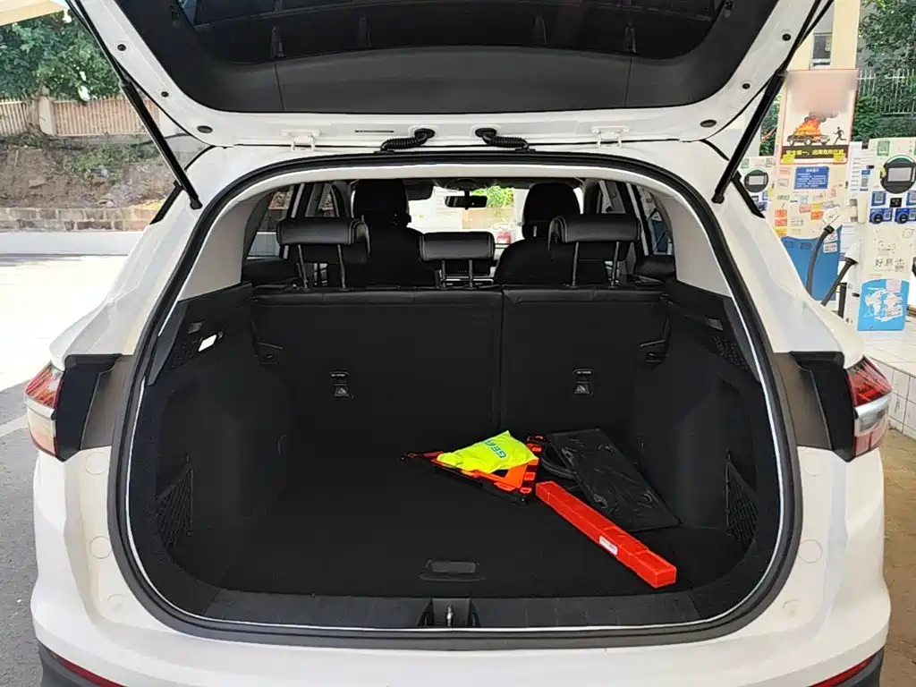 Geely Binyue — миниатюра 19