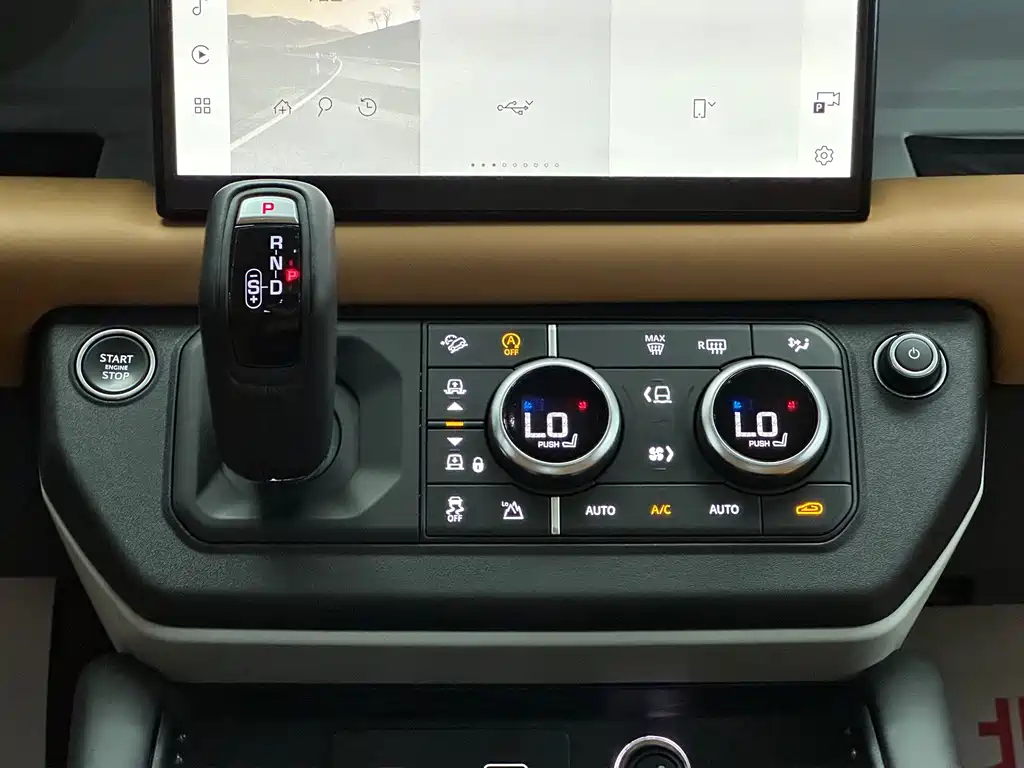 Land Rover Defender — миниатюра 11