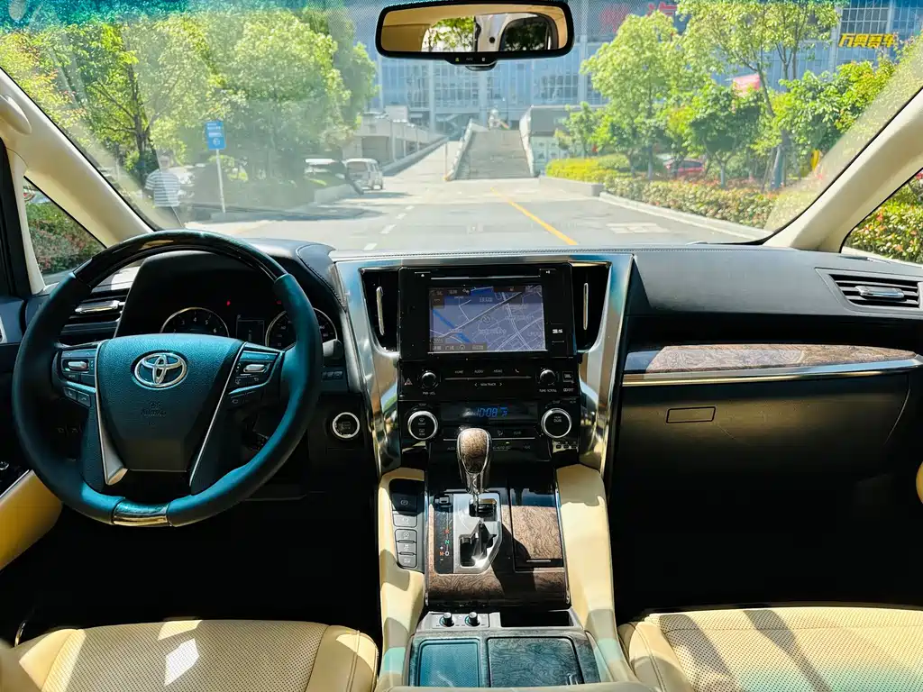 Toyota Alphard 2018 3.5L Luxury