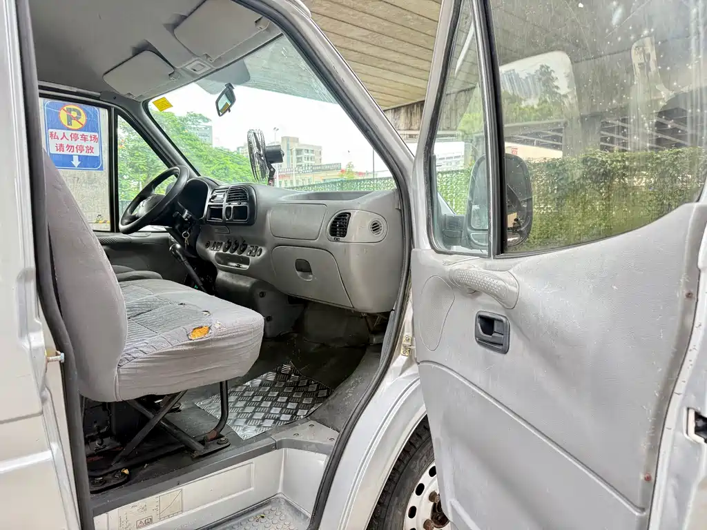 Ford Transit Classic — миниатюра 12