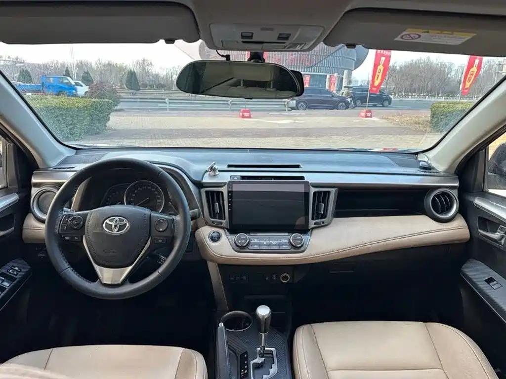 Toyota RAV4 — миниатюра 9