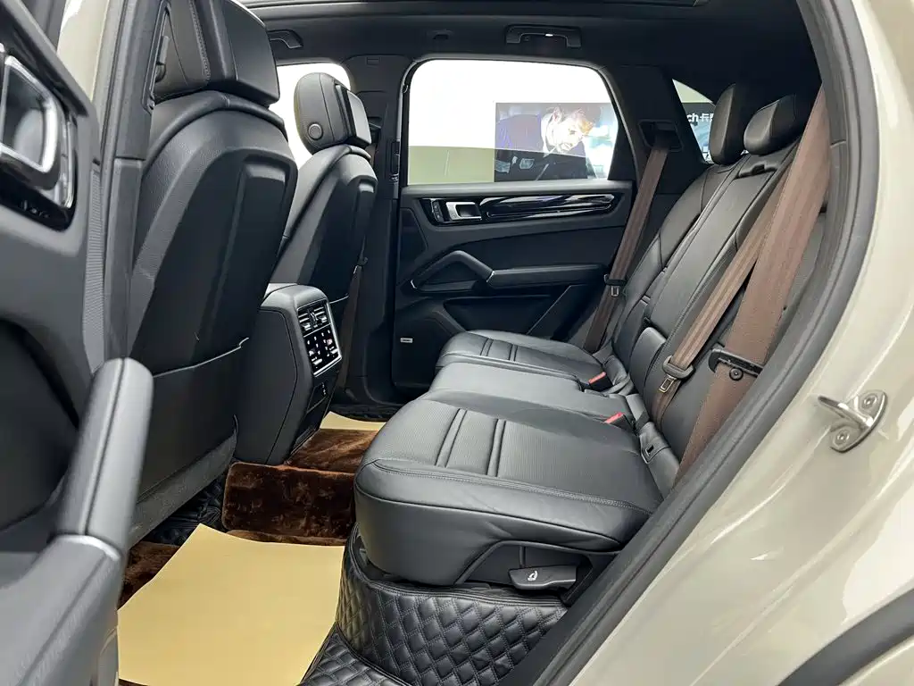 Porsche Cayenne — миниатюра 23