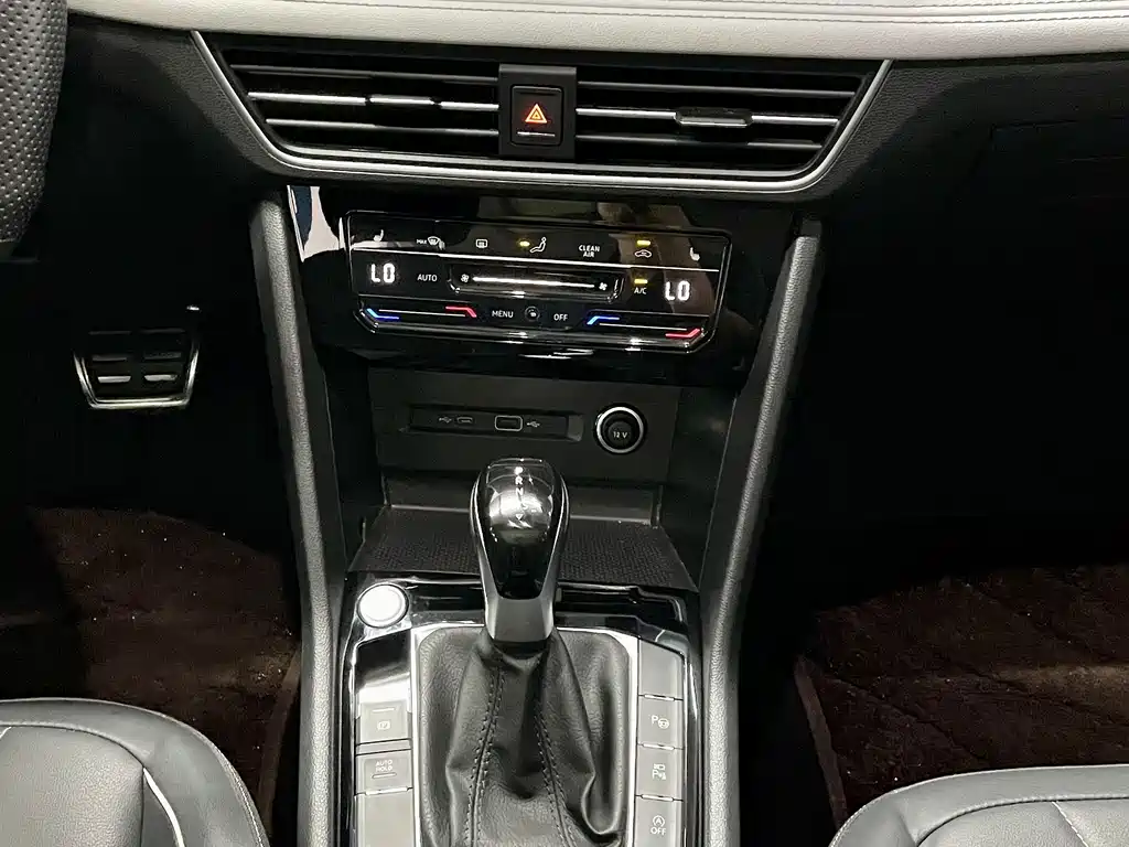 Volkswagen Tiguan L — миниатюра 14