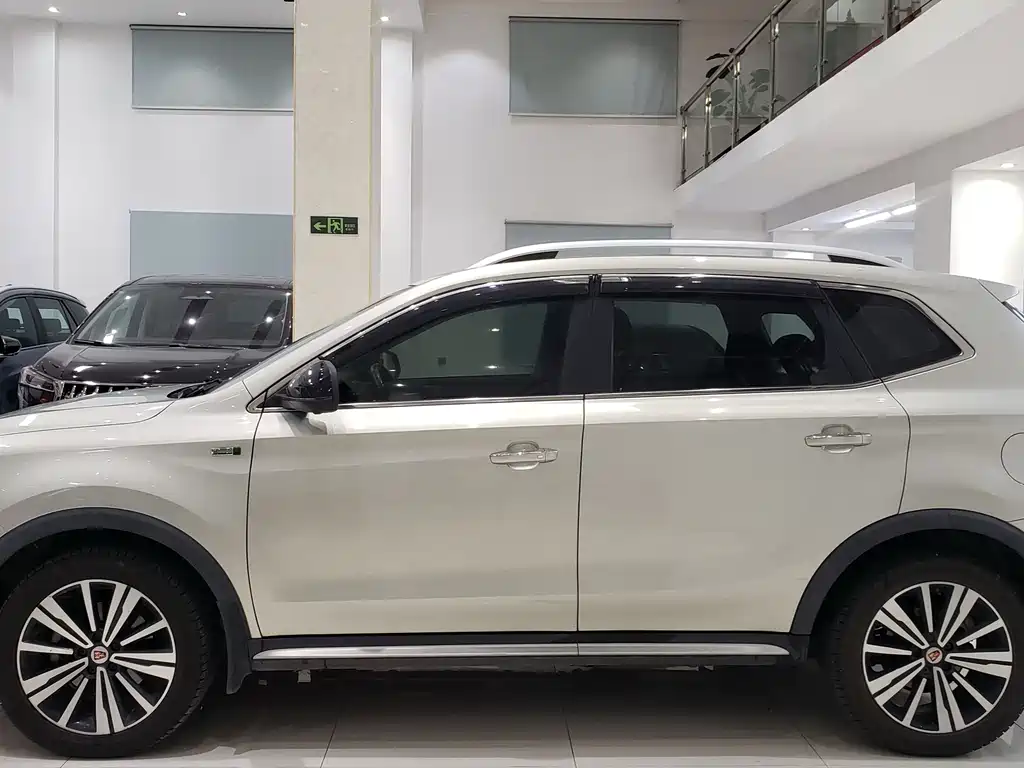 Roewe RX5 New Energy - фото 13