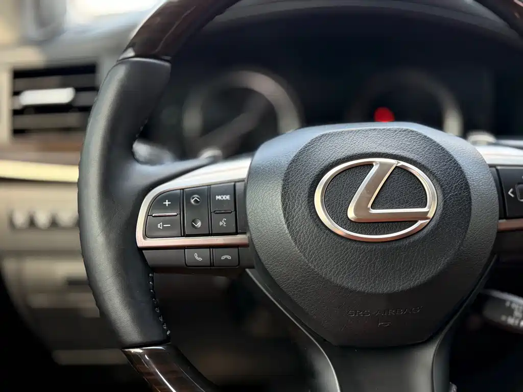 Lexus LX — миниатюра 13