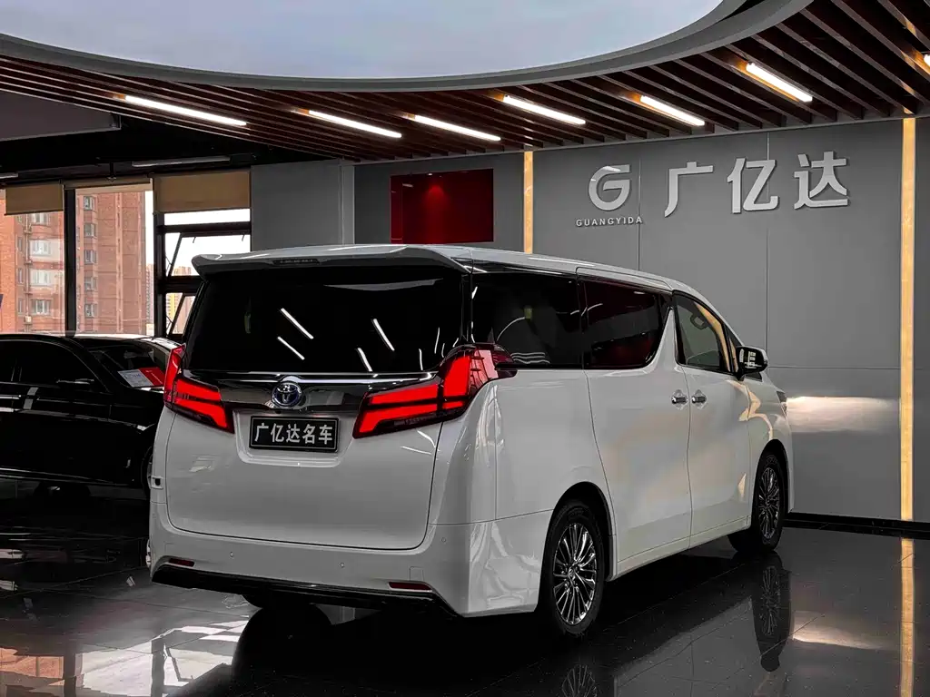 Toyota Alphard — миниатюра 32