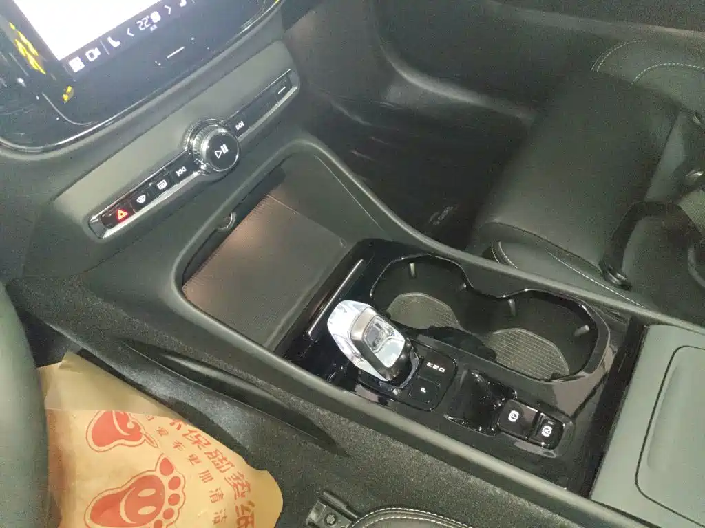 Volvo XC40 2024 B4 Luxury