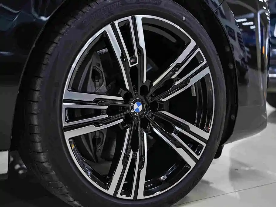 BMW 7 Series — миниатюра 16
