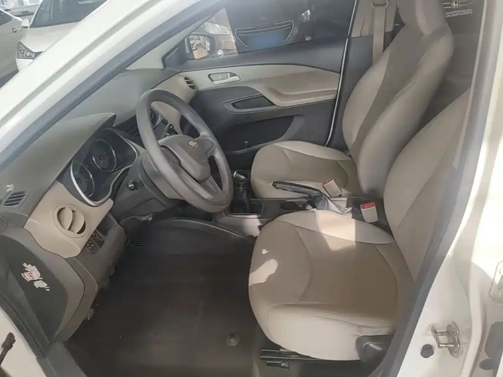 Chevrolet Sail — миниатюра 15