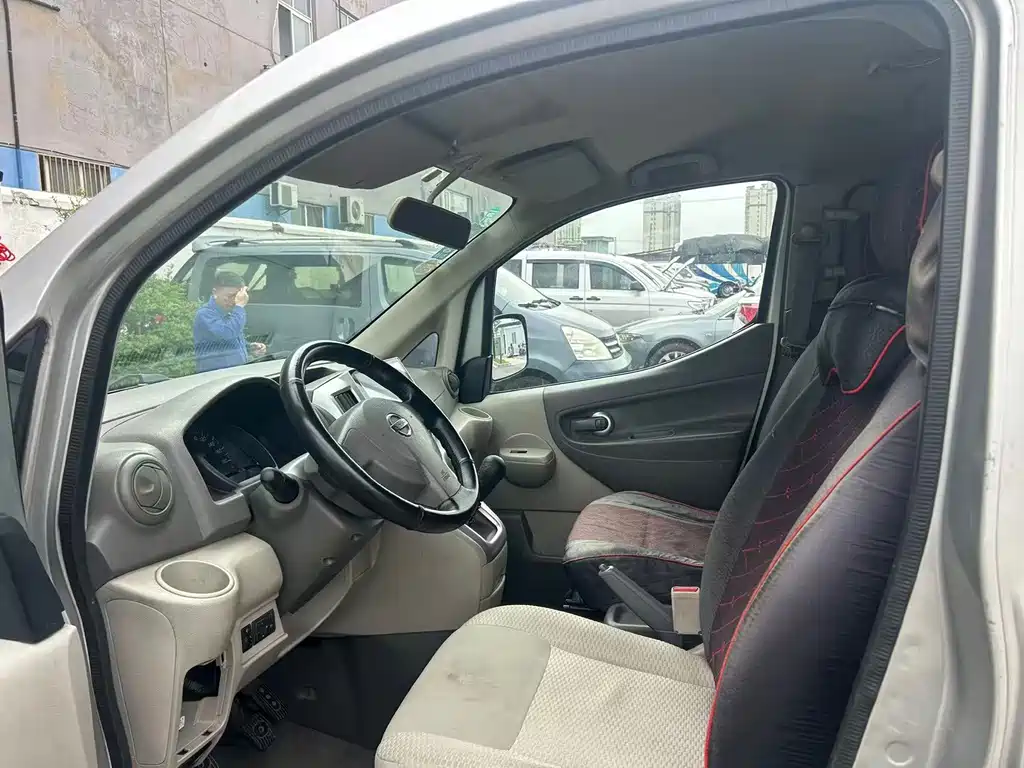 Nissan NV200 — миниатюра 6