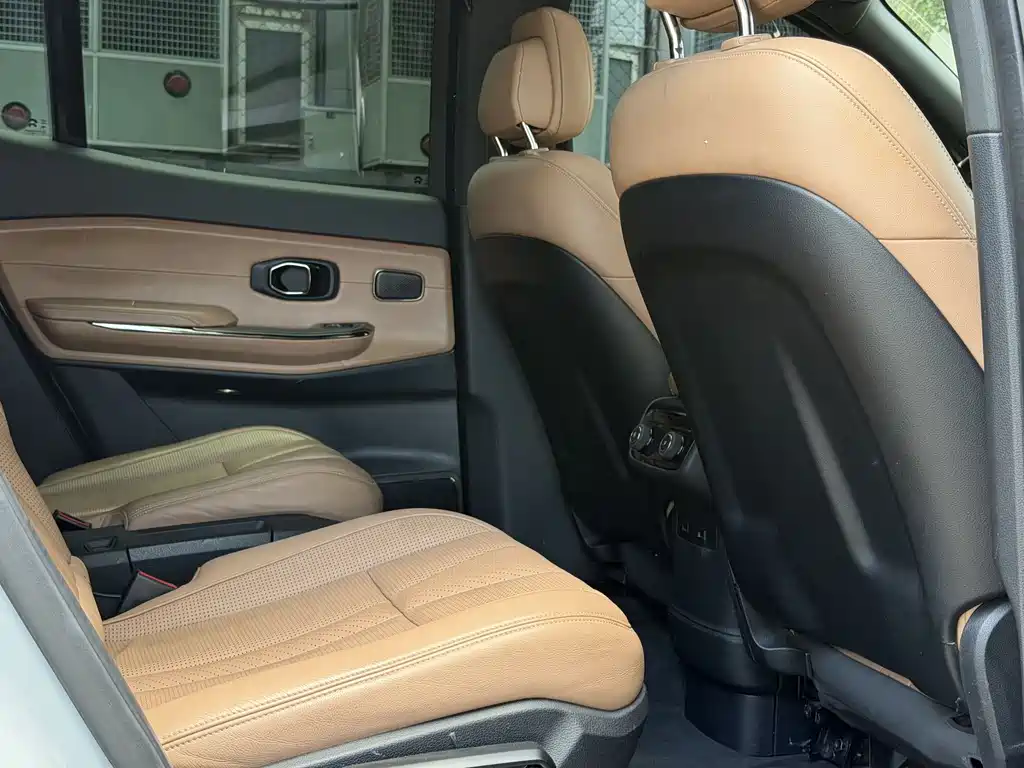 NIO ES8 2022 75kWh мест