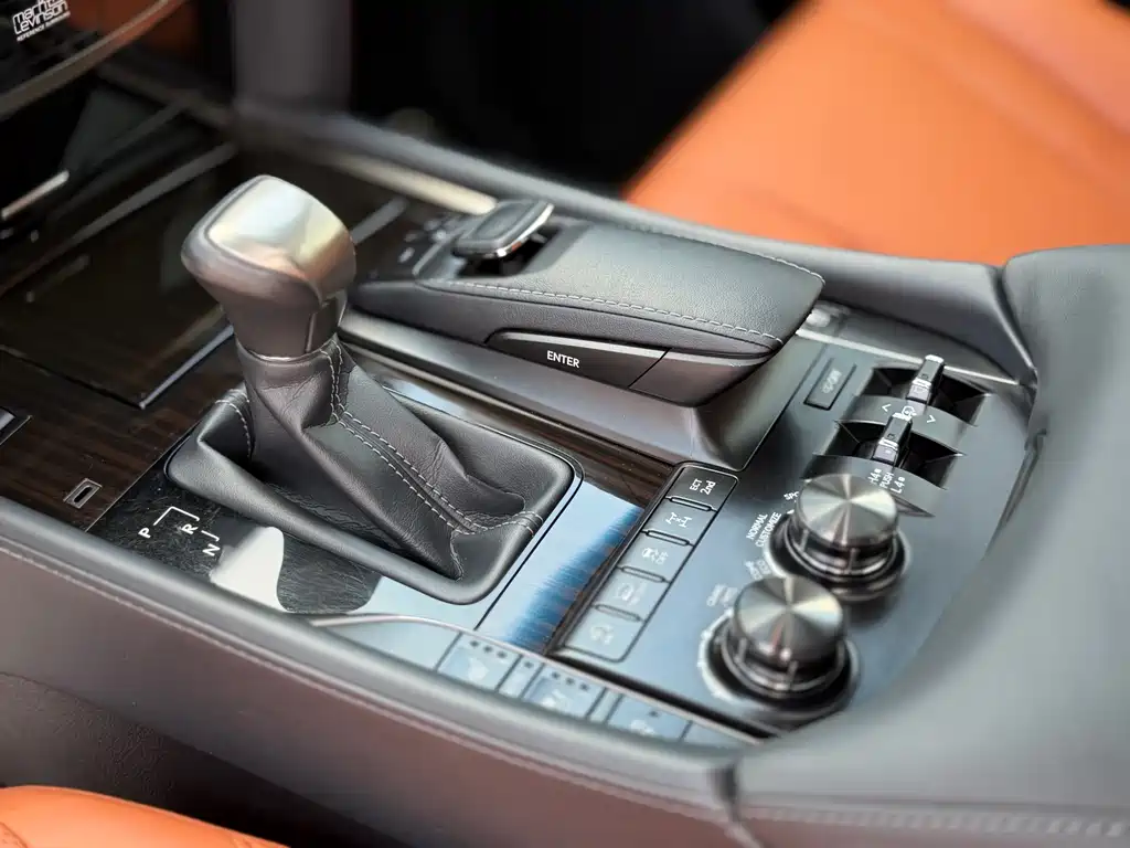 Lexus LX — миниатюра 12