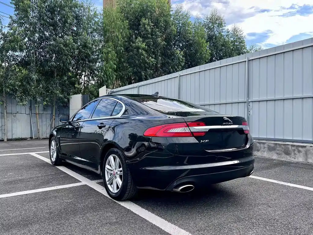 Jaguar XF — миниатюра 6