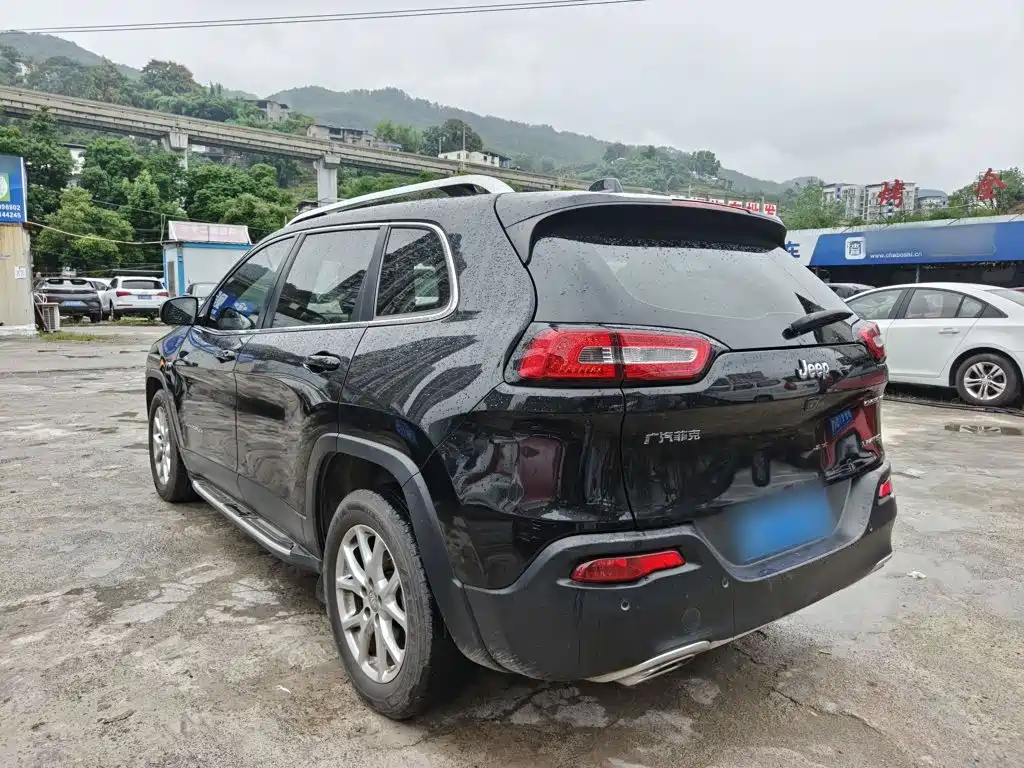 Jeep Cherokee — миниатюра 5