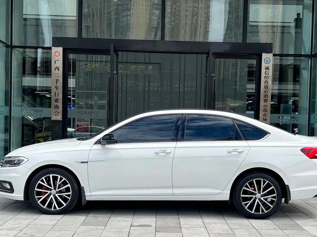 Volkswagen Lavida — миниатюра 3