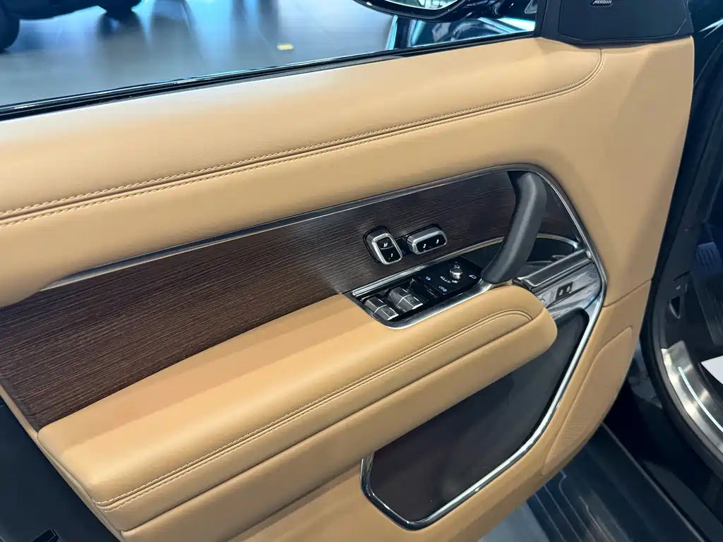 Land Rover Range Rover — миниатюра 10