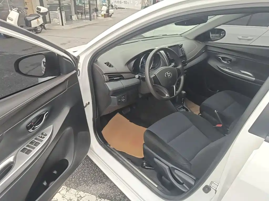 Toyota Yaris L — миниатюра 16