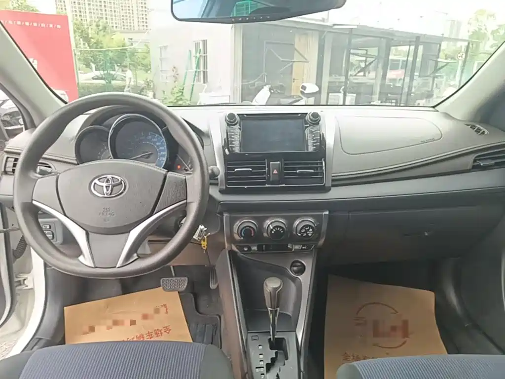 Toyota Yaris L — миниатюра 13
